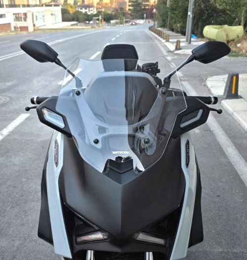 Yamaha Xmax Techmax Ön Cam 2025-2026 Model 39cm Şeffaf Renkli 4mm Asansörlü