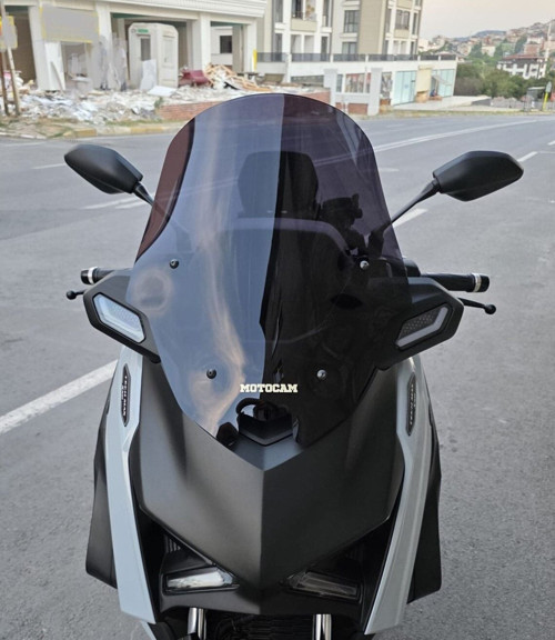 Yamaha Xmax Techmax Ön Cam 2025-2026 Model 52cm Siyah Renkli 4mm Asansörlü