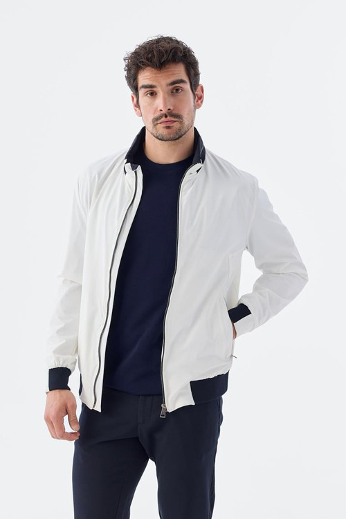 Beyaz Comfort Fit Kapüşonlu Rahat Mevsimlik Spor Mont