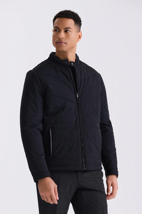 Siyah Comfort Fit Dik Yaka Önü Fermuarlı Mevsimlik Mont