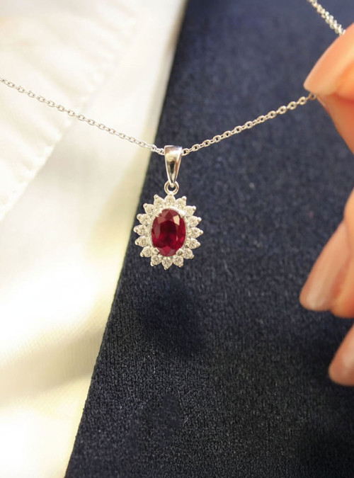 0.51 Karat Pırlantalı Yakut Kolye PN1692