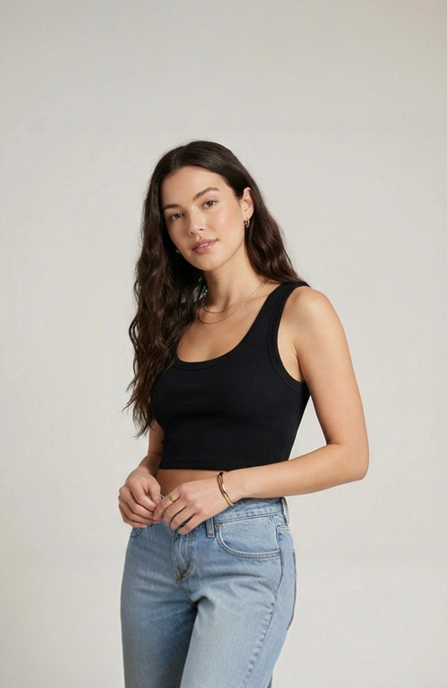 Kadın Siyah Kare Yaka Crop Top Bluz – Şık, Rahat Ve Kolay Kombinlenebilir