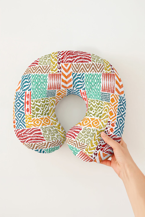 Etnik Desenli Ergonomik Boyun Yastığı - Renkli Geometrik Motif Yeşil Turuncu Seyahat Yastığı
