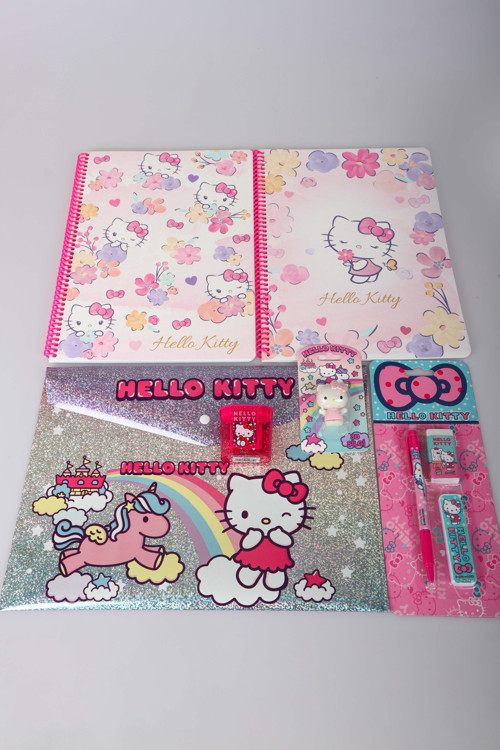 "DEKOMUS ISLAK MENDİL HEDİYELİ" LİSANSLI HELLO KITTY 8 PARÇA KIRTASİYE SETİ 2 ADET ÇİZGLİ A4 DEFTER,VERSATİL UÇLU KALEM,