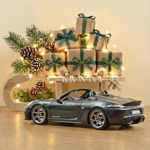 187272 1/18 Porsche 718 Spyder RS w/ Weissach Pack 2023 Forest Green
