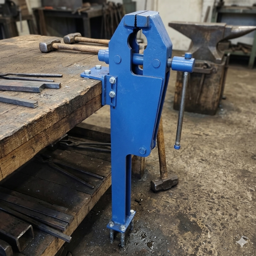 Ağır Hizmet Tipi Ayaklı Kuyruklu Mengene 140 mm / 43 kg