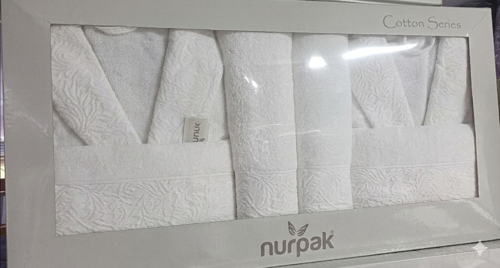 TREND ÇARŞI DOĞAL DOKUNUŞ KOLEKSİYONU NURPAK HAZIR JAKARLI KISMI KADİFE 8 PRÇA AİLE BORNOZ SETİ