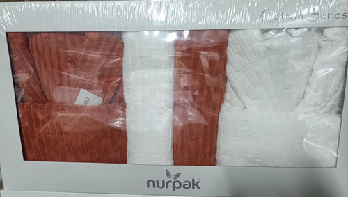 TREND ÇARŞI DOĞAL DOKUNUŞ KOLEKSİYONU NURPAK HAZIR JAKARLI KISMI KADİFE 8 PRÇA AİLE BORNOZ SETİ
