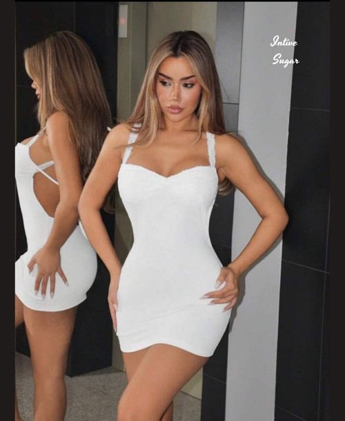 Intive Sugar Beyaz Dantel Detaylı Çapraz Askılı Sırt Mini V Yaka Feminen Gecelik