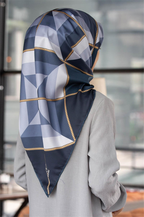 Twill Geometrik Desenli Lacivert Renkli 90x90 Eşarp (İpek İçermez) Kenar Dikiş Şekli El Dikişli