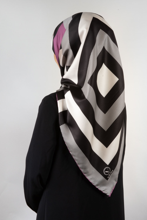 Twill Geometrik Desenli Lila Renkli 90x90 Eşarp (İpek İçermez) Dikim Şekli : El Dikişi