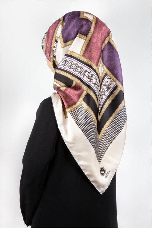 Twill Geometrik Desenli Lila Renkli 90x90 Eşarp (İpek İçermez) Dikim Şekli : El Dikişi