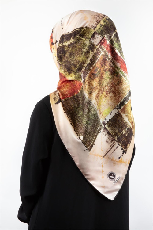 Twill Yamalı Ve Geometrik Desenli Fıstık Yeşili Renkli 90x90 Eşarp (İpek İçermez) Dikim Şekli : El Dikişi
