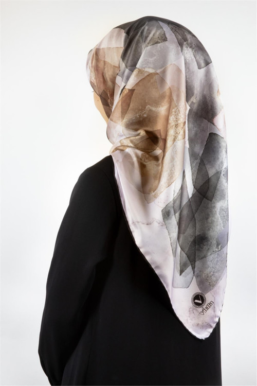 Twill Mermer Efektli Geometrik Desenli Gri - Bej Renkli 90x90 Eşarp (İpek İçermez) Dikim Şekli : El Dikişi