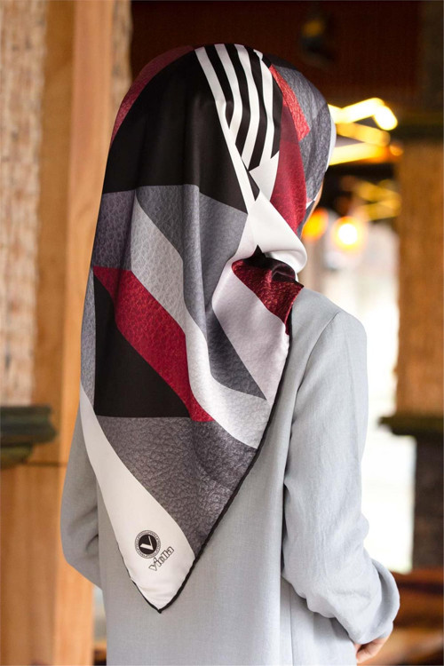 Twill Geometrik Desenli Pudra Renkli 90x90 Eşarp (İpek İçermez) Kenar Dikiş Şekli El Dikişli