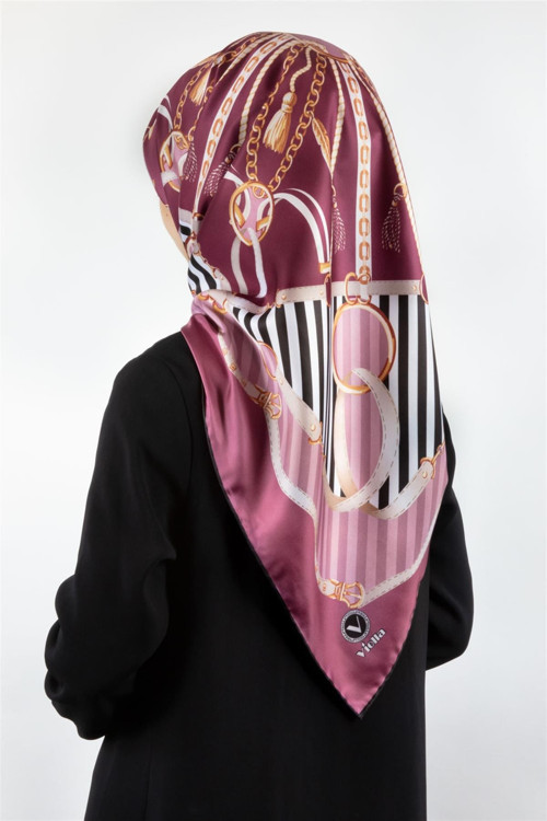 Twill Zincirli Ve Kemer Desenli Pembe Renkli 90x90 Eşarp (İpek İçermez) Kenar Dikiş Şekli El Dikişli