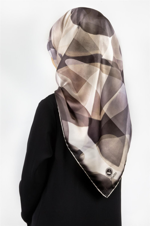 Twill Geometrik Batik Desenli Gri Renkli 90x90 Eşarp (İpek İçermez) Kenar Dikiş Şekli El Dikişli