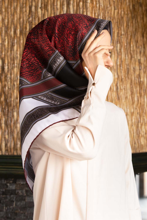Twill Bordür Taş Desenli Bordo Renkli 90x90 Eşarp (İpek İçermez) Kenar Dikiş Şekli El Dikişli