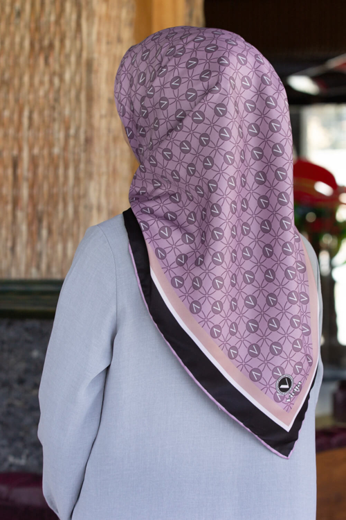 Twill V Desenli Lila Renkli 90x90 Eşarp (İpek İçermez) Dikim Şekli : El Dikişi