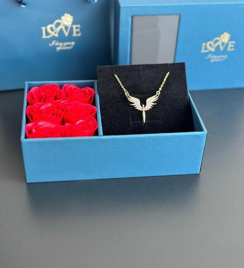 Kolye Hediyeli Kırmızı Gül ve Mücevher Kutusu Seti
