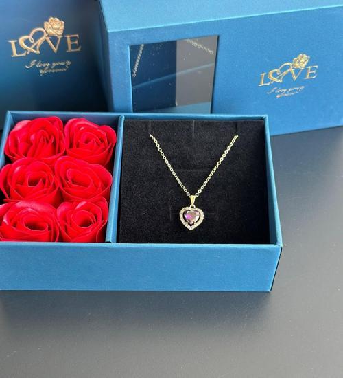 Kolye Hediyeli Kırmızı Gül ve Mücevher Kutusu Seti