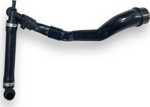 Audi A4 2001-2004 1.6 ALZ Motor Üst Kapak Hava Alma Borusu 06B103217AB