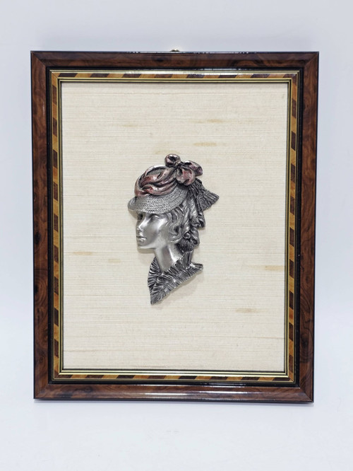 Şapkalı Kadın Adlı Zın Çerçeve 27x22x2cm