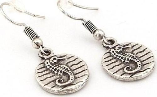 TASARIM DENİZ ATI MAT METAL SALLANTILI KADIN KÜPE EX066