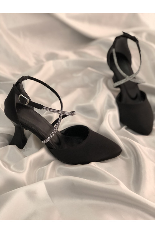 Gabrıella Siyah Kemerli Saten Taşlı Stiletto