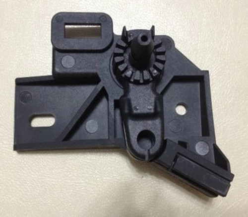 Volkswagen Passat- B8- 2019-2022; Kaput İç Açma Kolu Alt Braketi Oem No: (6R1823633)