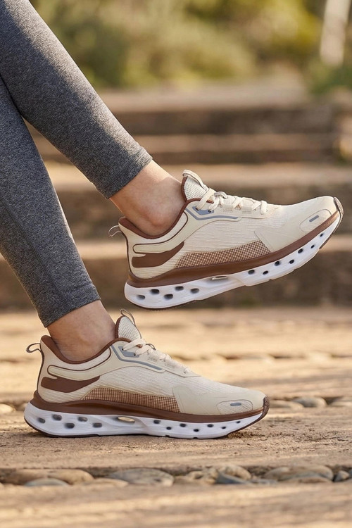 Air-Stride Pro: Nefes Alabilen ve Yüksek Tabanlı Kadın Günlük Yürüyüş Ayakkabısı – Bej & Kahve