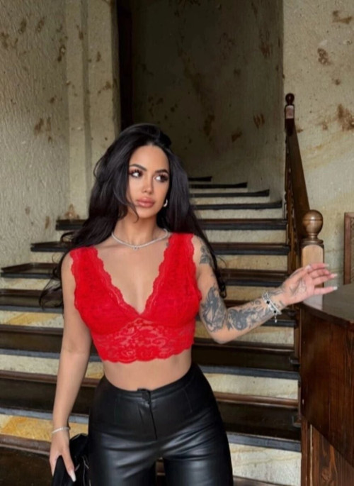 LoomArt Kadın Dantel Bralet Crop Sütyen V Yaka Askılı Şık Esnek Rahat - Kırmızı