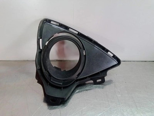 Toyota Auris Ön Sis Lamba Kapağı Delikli Sağ 2012- (Oem No: 8148102290)