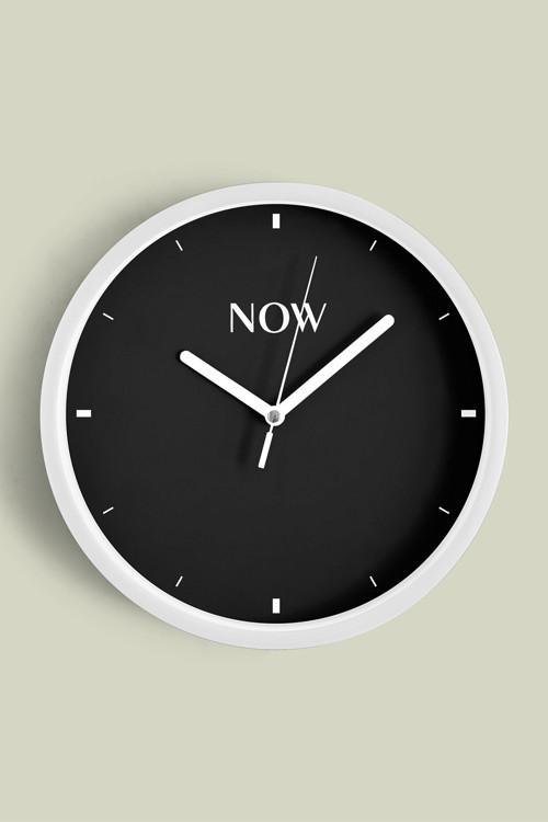 Modern Yazılı Tasarım - '' Now - Şimdi '' Duvar Saati - 25Cm - Önü Camlı Beyaz Kasa
