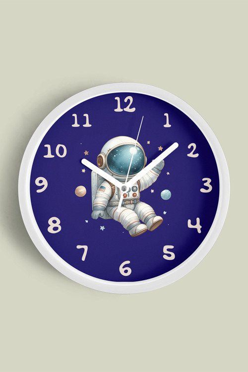 Astronot Tasarımlı Modern Çocuk Odası Duvar Saati - 30Cm - Önü Camlı Beyaz Kasa - Sessiz Mekanizma