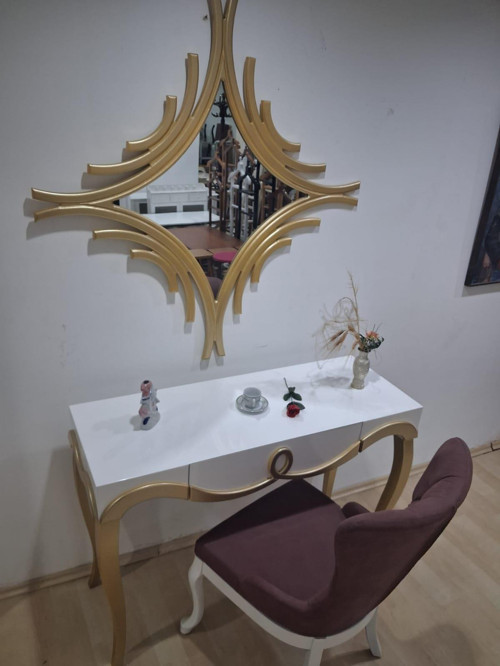 Dresuar Cnc Kabartma 90663 Model Aynalı Gökyüzü Sandalye Ayak Parlak Beyaz Gold Renk