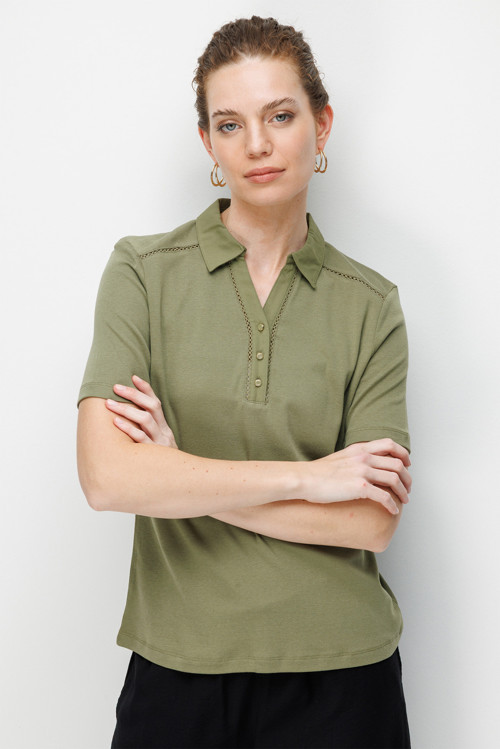 Kadın Polo Yaka İğne İşlemeli Pamuklu Penye T-Shirt 26802 Haki