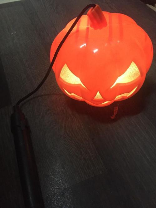 Turuncu Renk Led Işıklı ve Sesli Saplı Balkabağı Dekor Süs 40 cm 