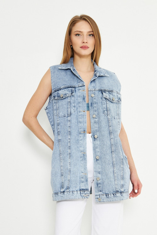 Açık Mavi Oversize Kot Yelek – Modern ve Zamansız Şıklık