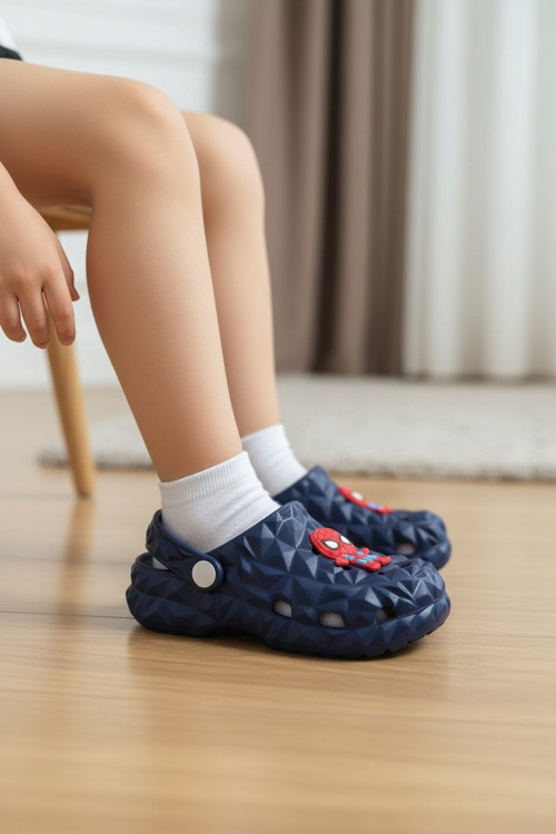 Erkek Çocuk Spiderman Kahraman Figürlü ve Üç Boyutlu Prizma Dokulu Anatomik Cross Terlik