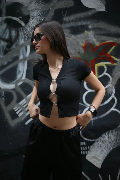 Reyon Dekolte Detaylı Taşlı Crop