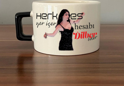 Herkes Yer İçer Hesabı Dilber Öder Baskılı Siyah Kulplu C Fincan