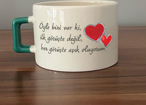 Öyle Biri Var Ki Baskılı Yeşil Kulplu C Fincan