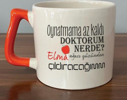 Oynatmama Az Kaldı Doktorum Nerede Baskılı Turuncu Kulplu D Kupa