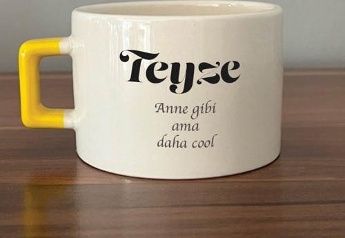Teyze Baskılı Sarı Kulplu C Fincan