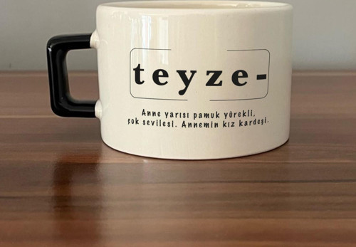 Teyze Baskılı Siyah Kulplu C Fincan