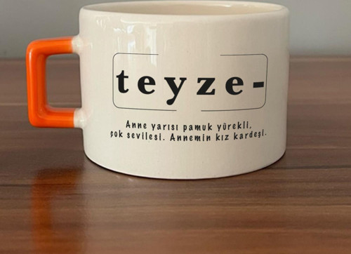 Teyze Baskılı Turuncu Kulplu C Fincan