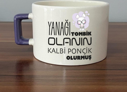 Yanağı Tombik Olanın Baskılı Mor Kulplu C Fincan