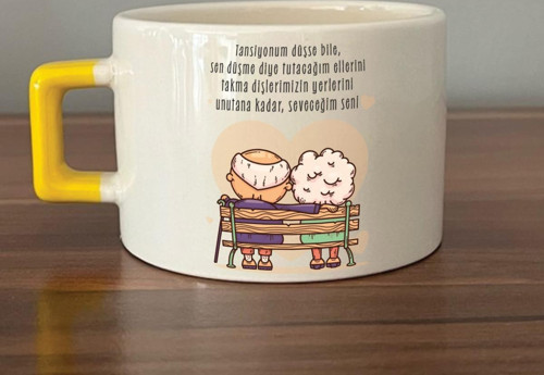 Tansiyonum Düşse Bile Baskılı Sarı Kulplu C Fincan