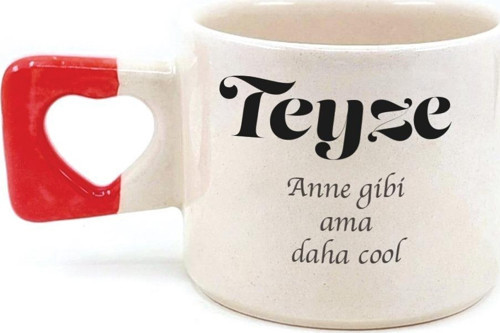 Teyze Baskılı Kırmızı Kulplu Kalp Kupa